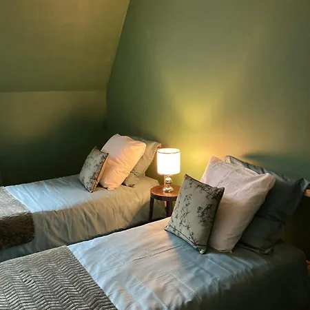 Le Pigeonnier, Et Croix