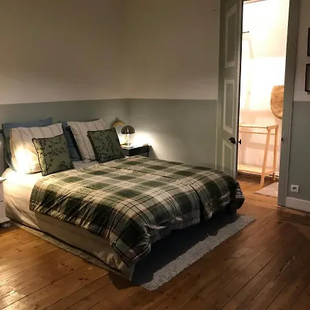 Le Pigeonnier, Et Croix