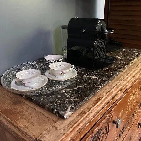 Couette-café Le Pigeonnier, Et Croix