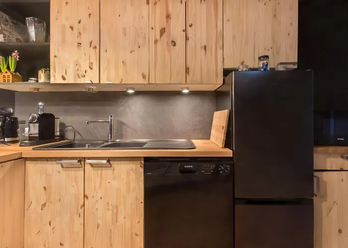 Le Pigeonnier, Et Croix