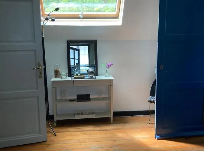 Le Pigeonnier, Et Croix