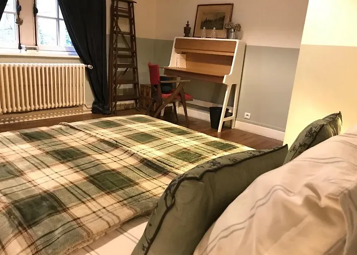 Le Pigeonnier, Et Croix