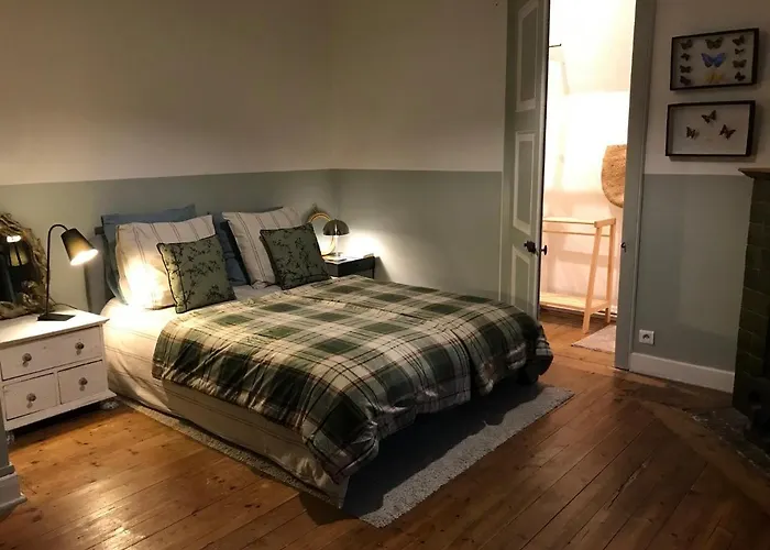 Le Pigeonnier, Et Croix